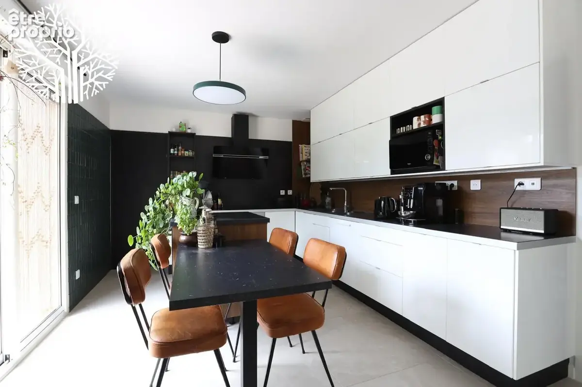 Maison familiale avec sous-sol total, grand garage - photo 10
