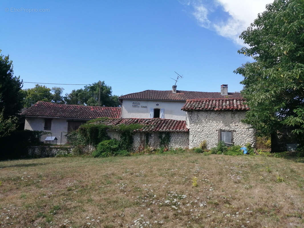 Maison à LUSIGNAC