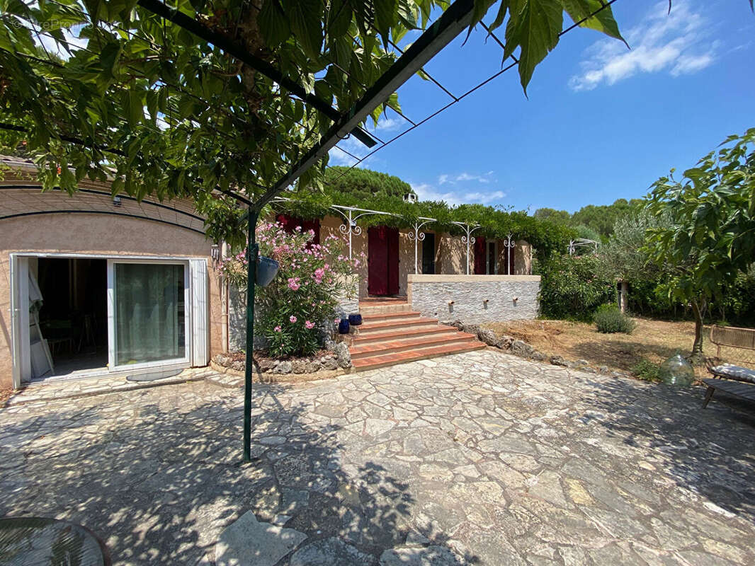 Maison à ROQUEBRUNE-SUR-ARGENS