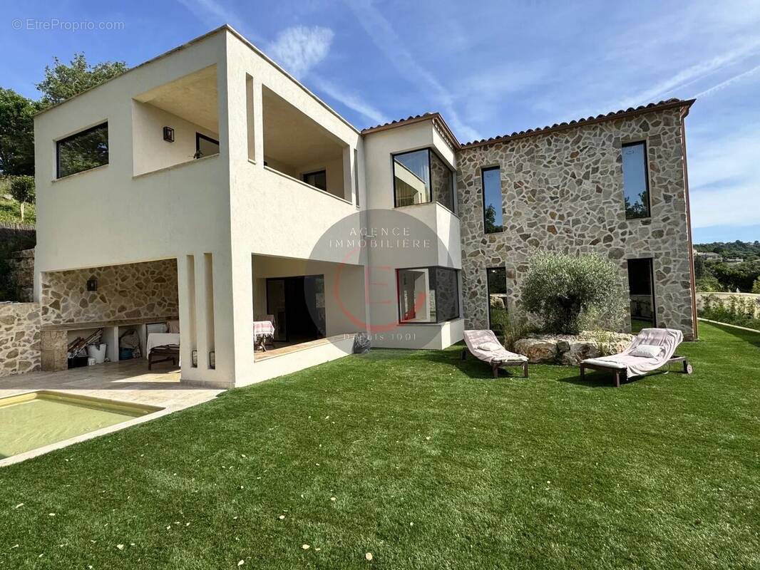 Maison à LES ADRETS-DE-L&#039;ESTEREL