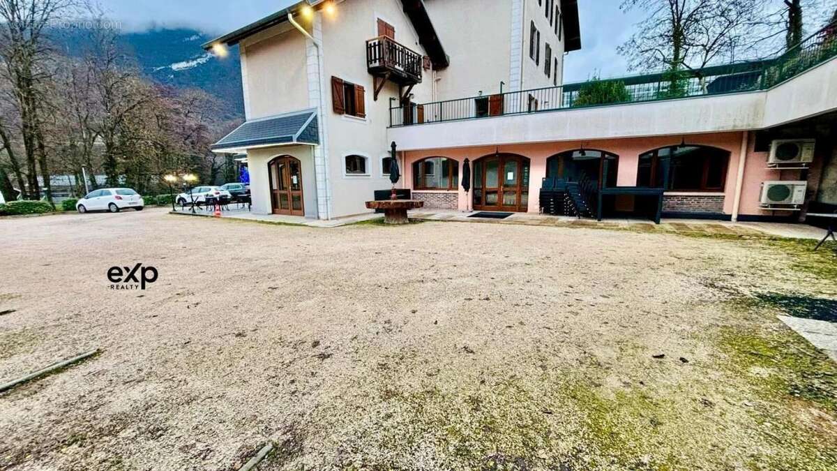 Commerce à CHALLES-LES-EAUX