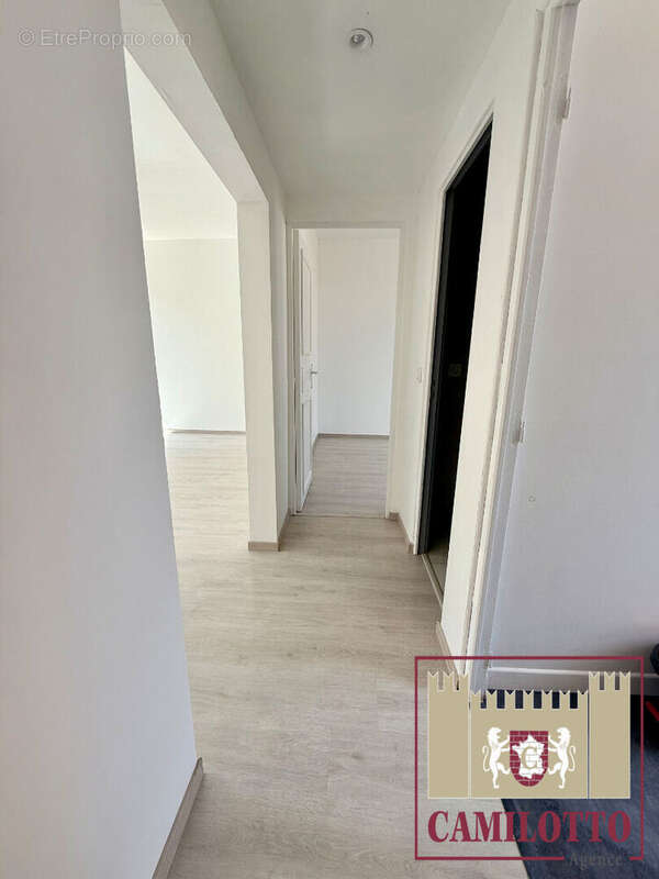 Immeuble de trois appartements à Nogent Le Roi - photo 7