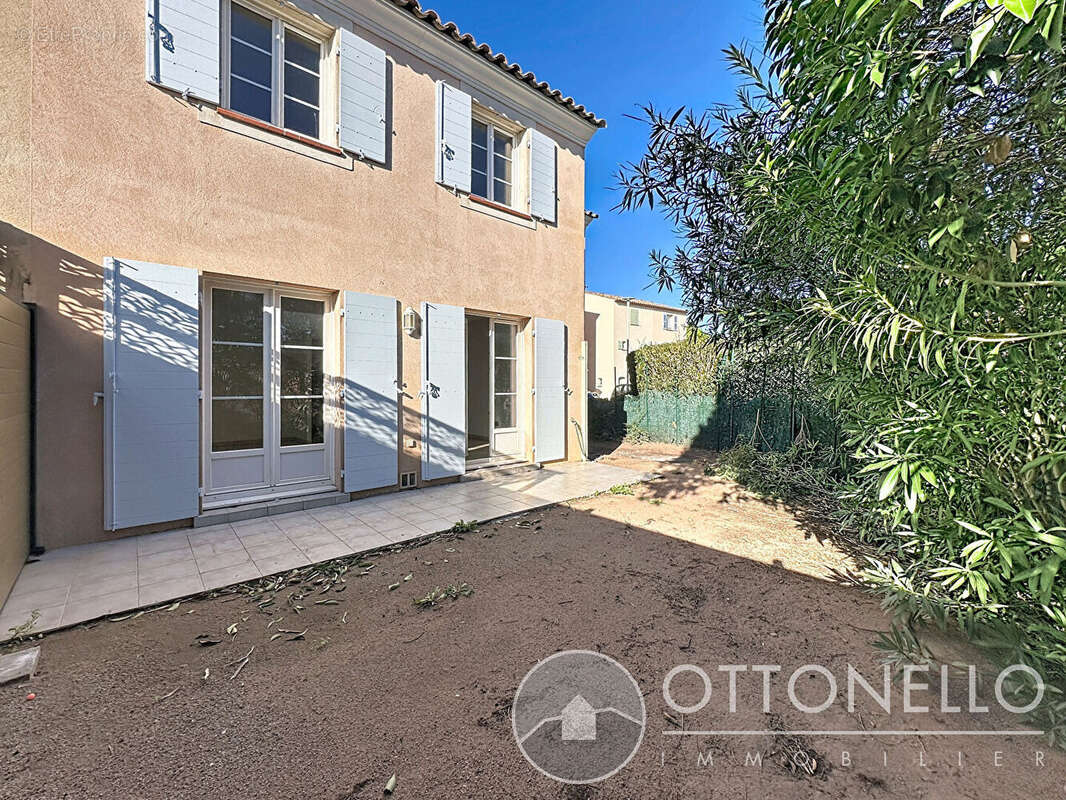 Maison à ROQUEBRUNE-SUR-ARGENS