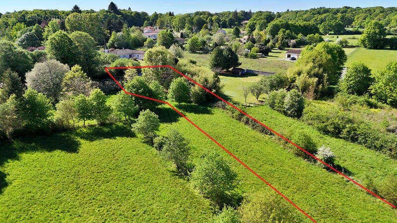 Terrain à ORADOUR-SUR-GLANE