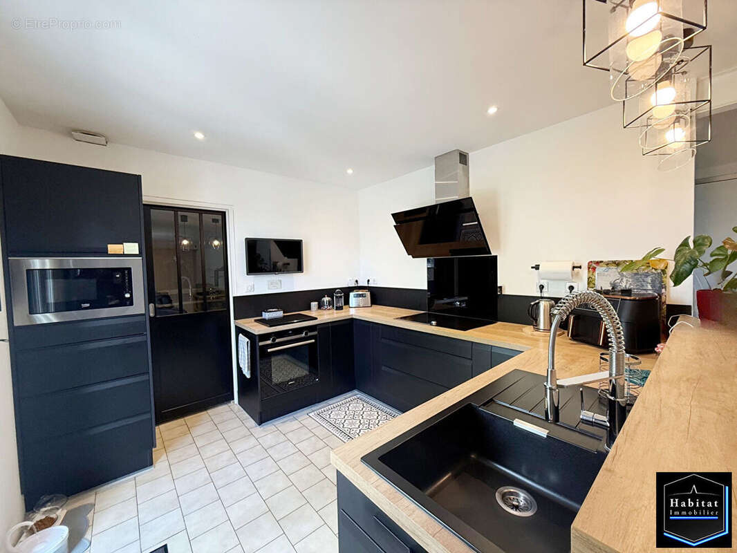 Maison à LE PLESSIS-BELLEVILLE