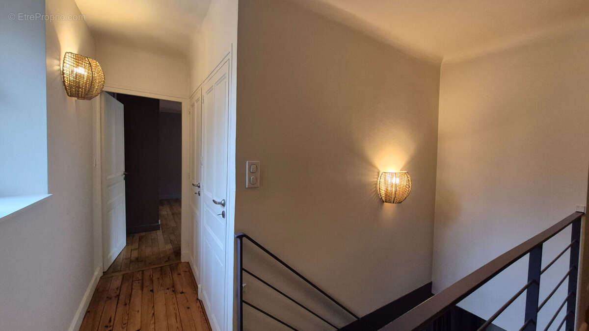 Maison à ENTRAYGUES-SUR-TRUYERE