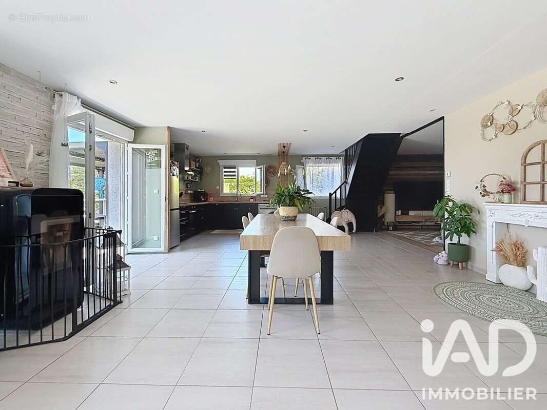 Maison 140 m² à Saint-Maurice-D'etelan  - photo 7
