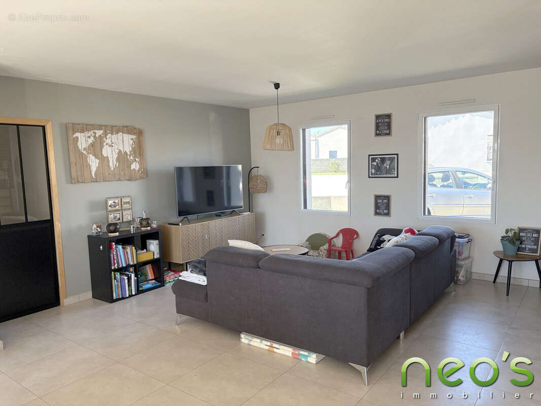 Maison à SAINT-MACAIRE-EN-MAUGES