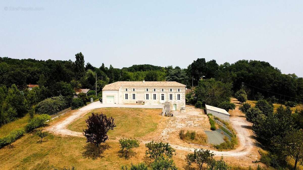 Maison à SAINT-GEORGES-DES-AGOUTS