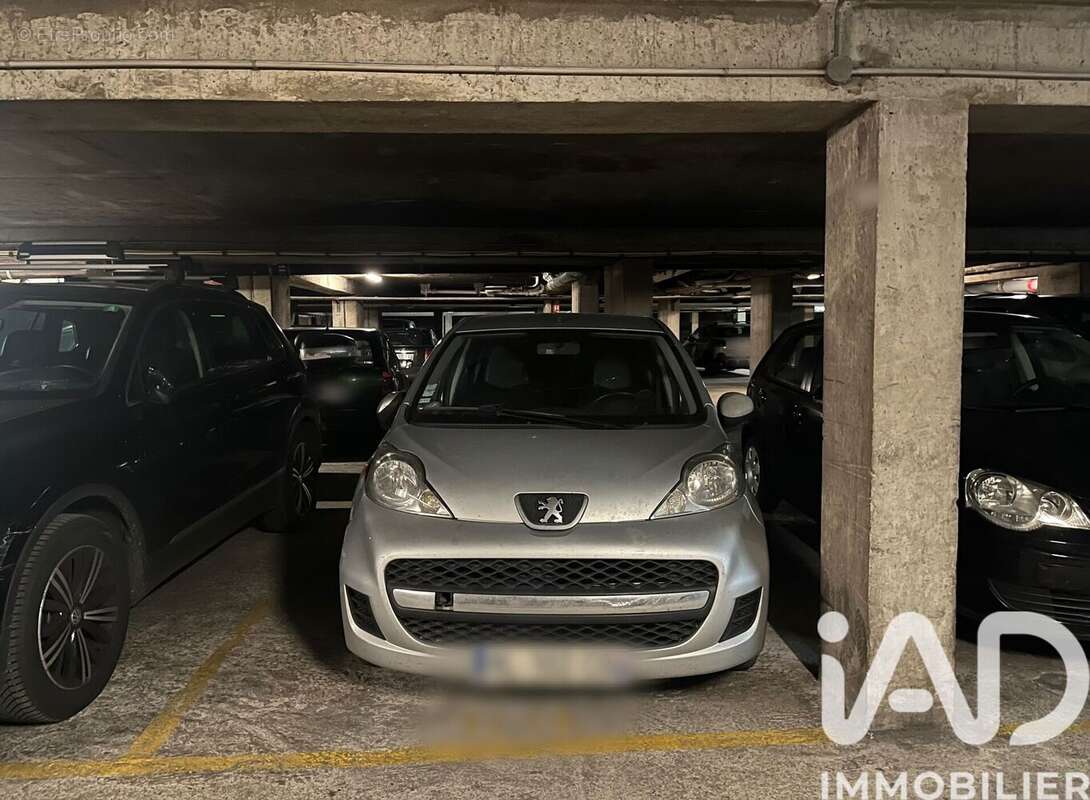 Photo 2 - Parking à PARIS-11E