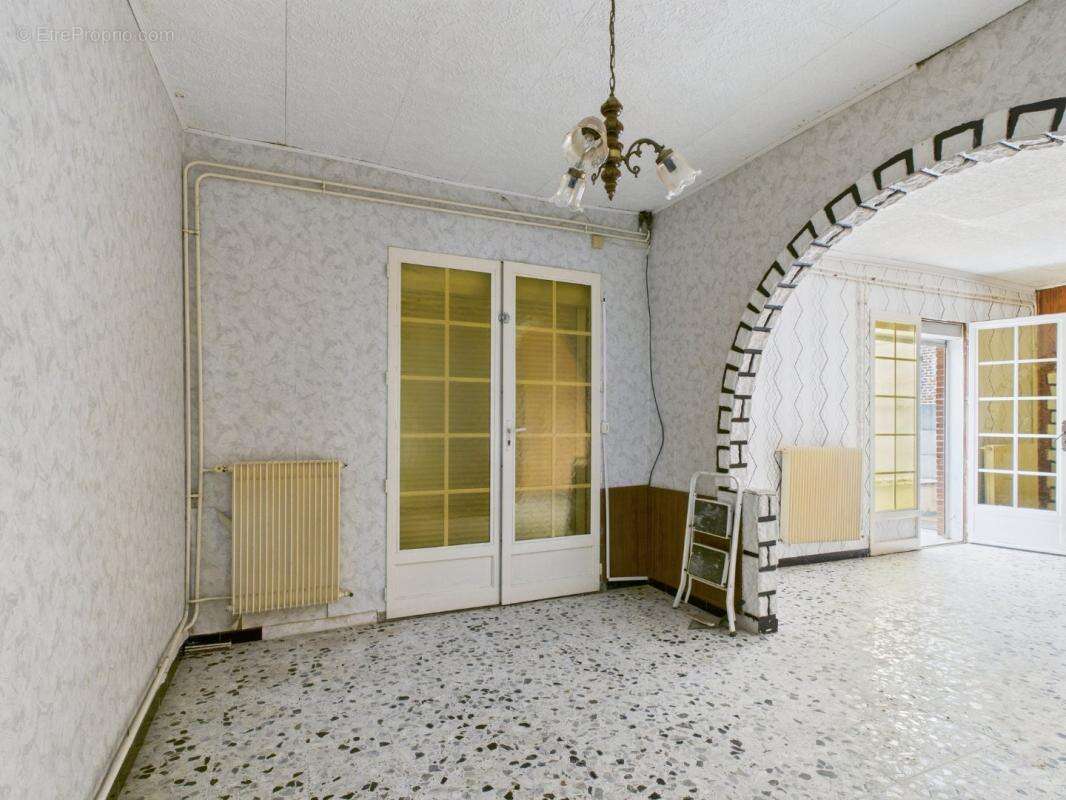 Maison à ESMERY-HALLON