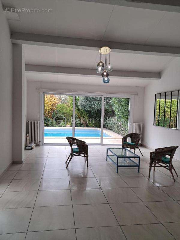 Éblouissante Villa d’Architecte de 170m² avec 6 chambres : Vivez le Luxe au Coeur d’un Écrin de Verdure de 678m² ! - photo 11