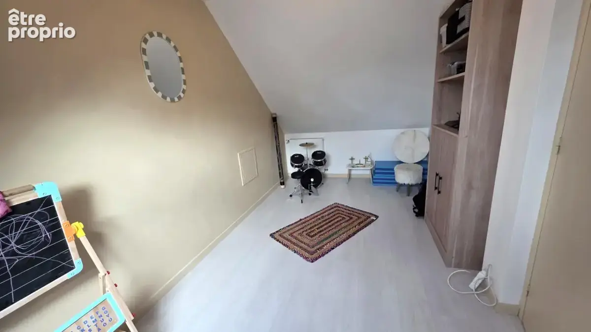 Maison en pierre entièrement rénovée, 173,30 m², six chambres, garage et jardin clos de 994 m² · Rostrenen (22) - photo 15