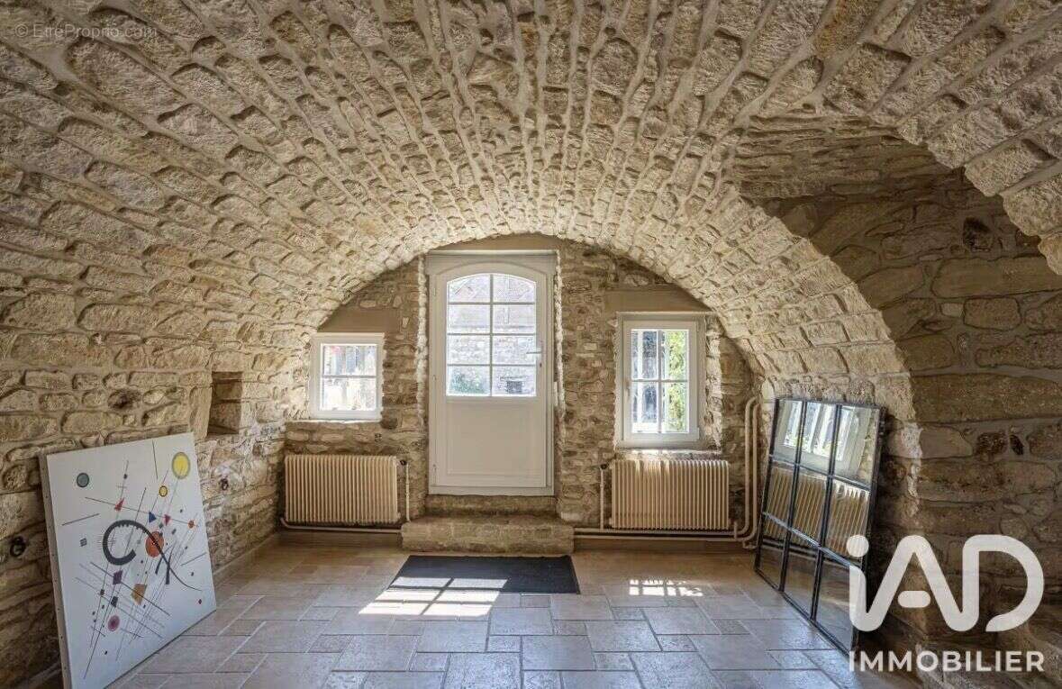 Maison 207 m² à Saulx-Marchais  - photo 2
