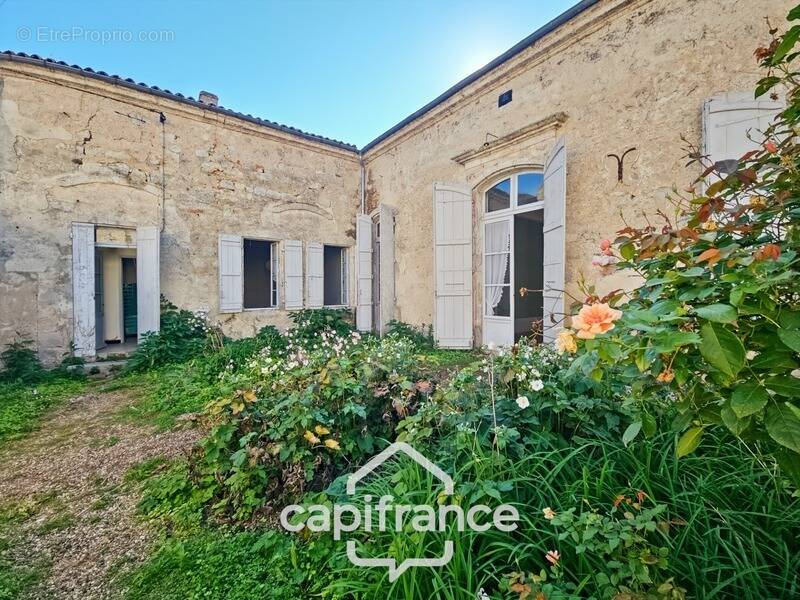 Maison à LAYRAC