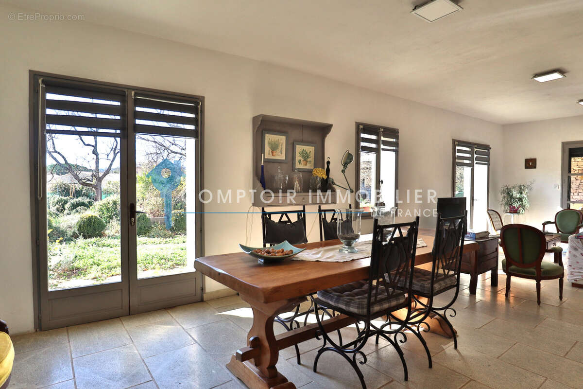 Dept 84 - Gordes - Belle bâtisse au calme - 164 m2 de surface habitables + dépendance à aménager et grenier su - photo 4