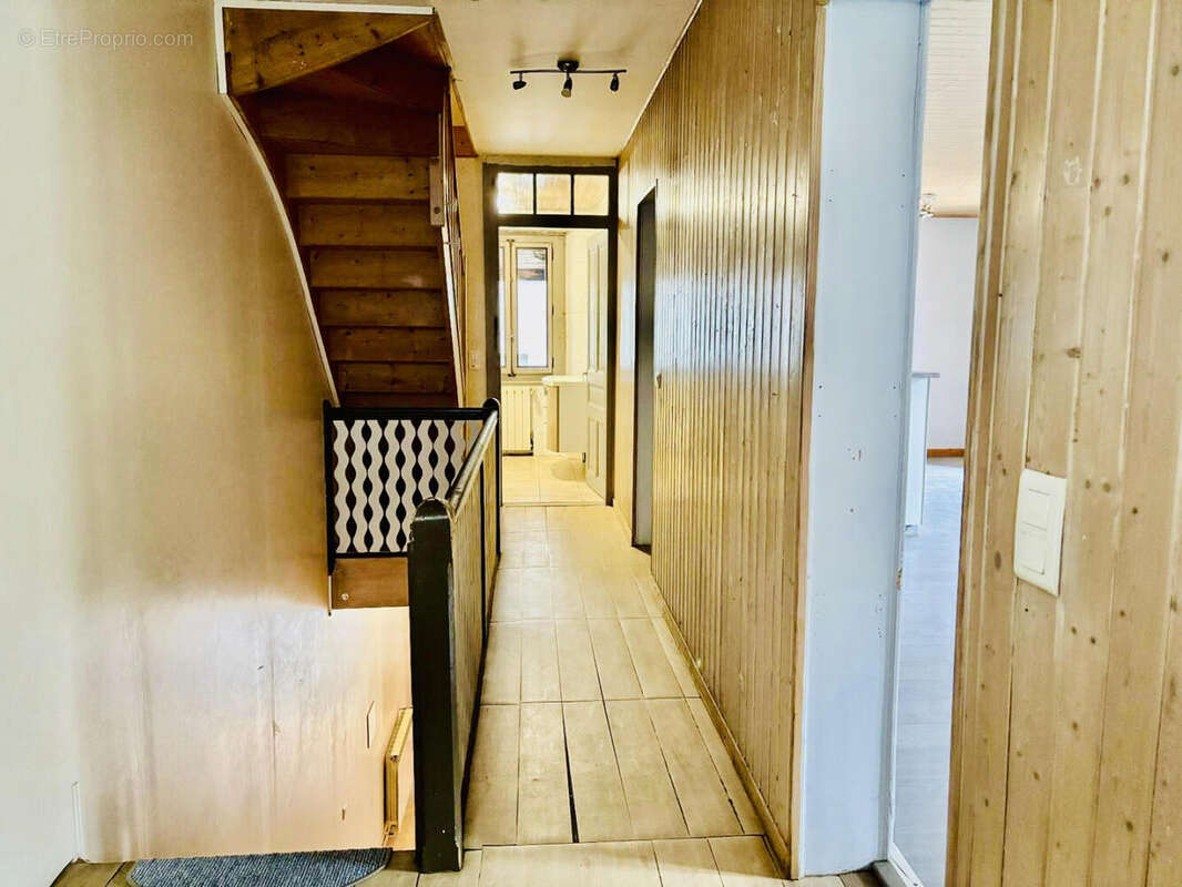 hall - Maison à FILLINGES