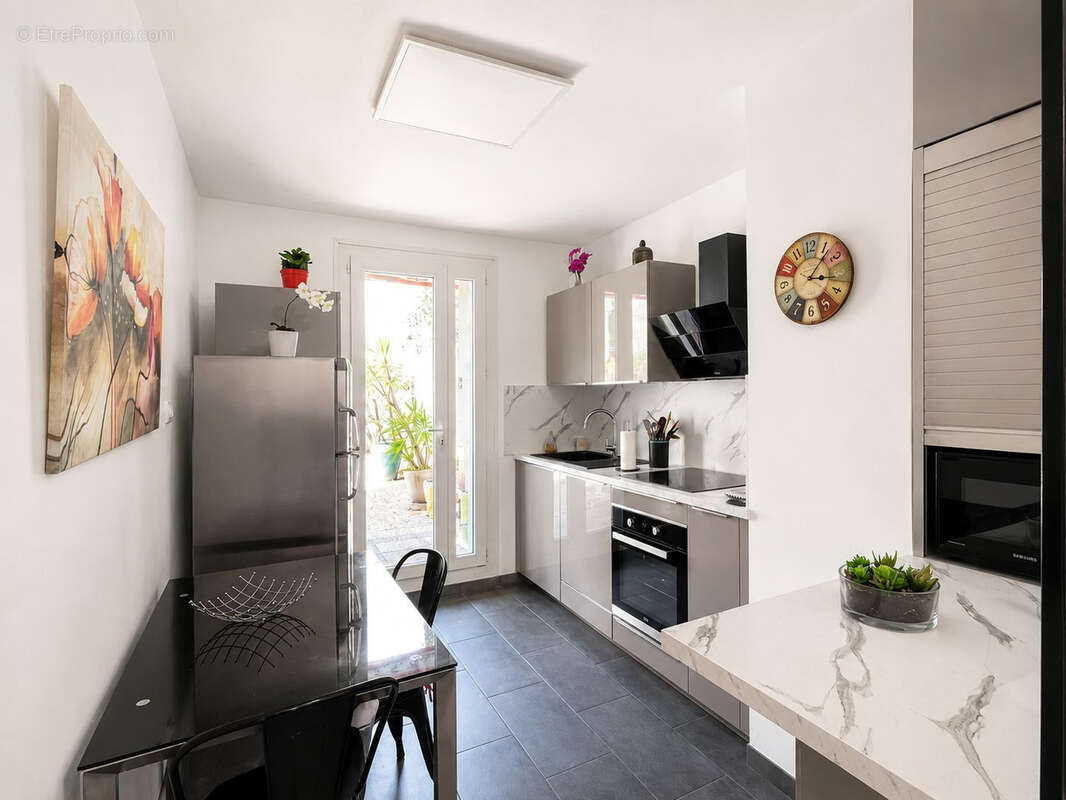 Appartement à MARSEILLE-5E