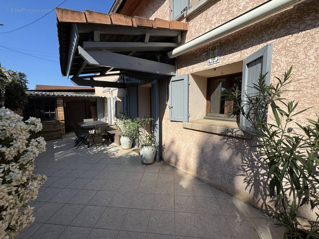 Appartement à MEYZIEU