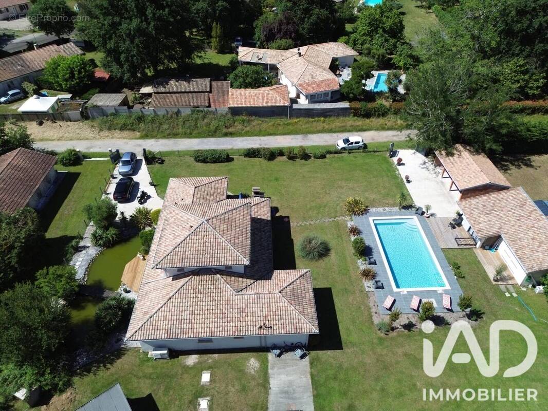 Maison 10 pièces 238 m² · à Parentis-en-Born · 238 m² · 864 000 €