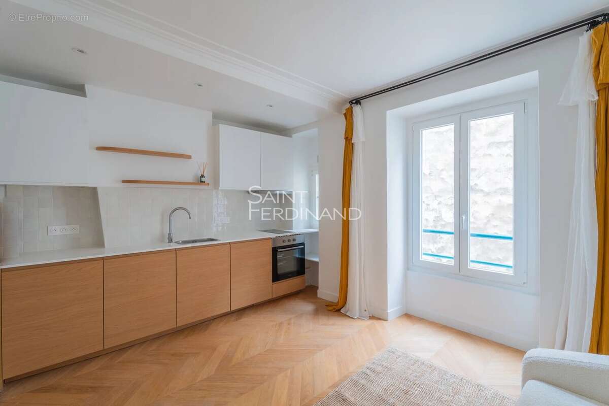 Appartement à PARIS-17E