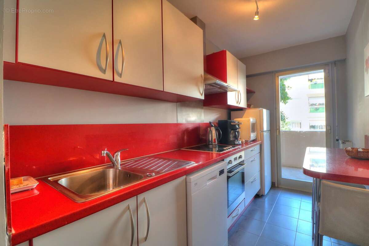 EXCLUSIVITÉ - Golfe-Juan - T3 de 66 m² avec terrasse de 20 m², garage et cave - photo 6