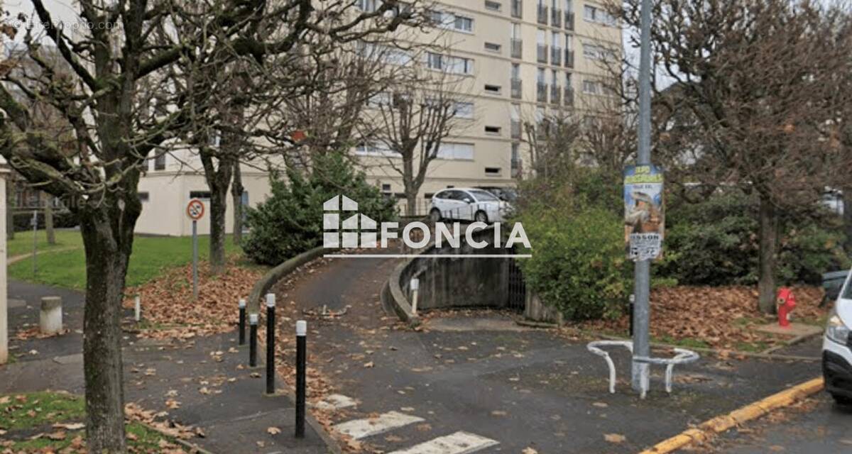 Parking à LE MEE-SUR-SEINE