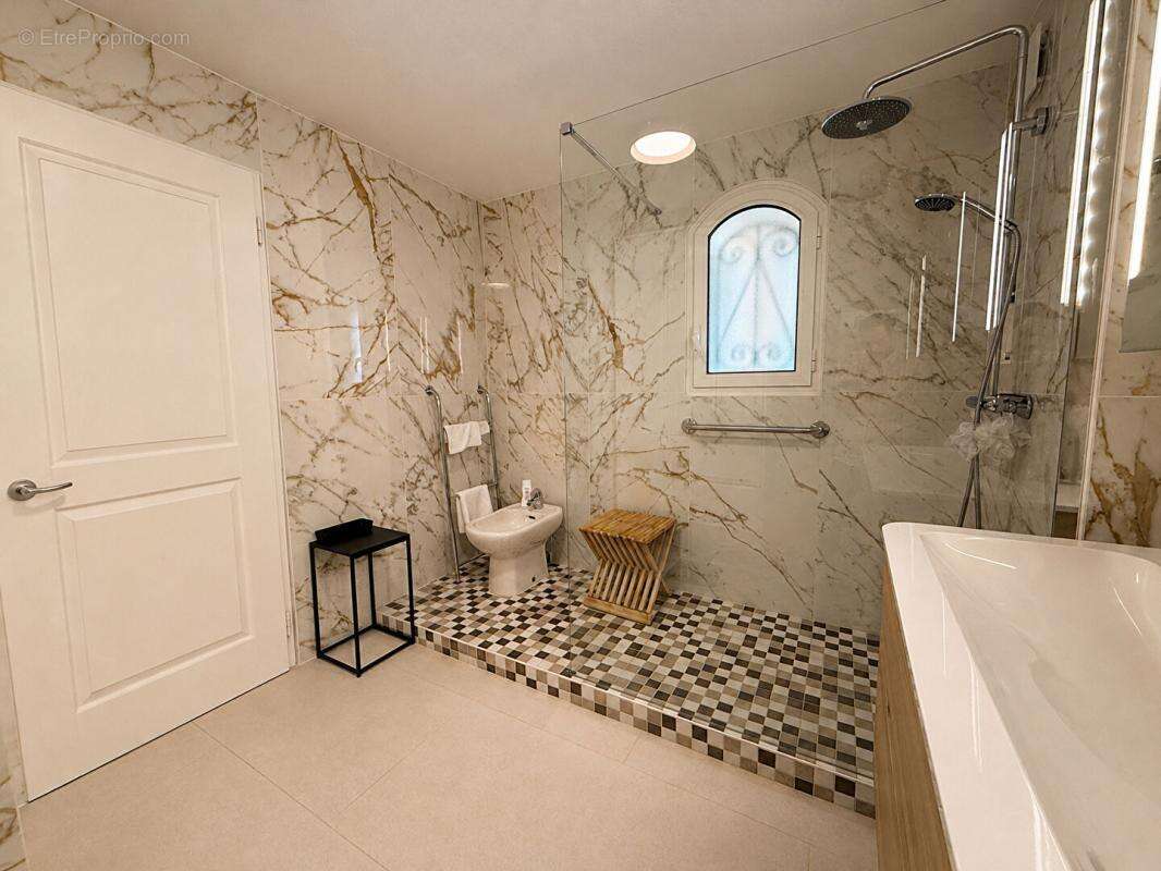 Appartement à BORMES-LES-MIMOSAS