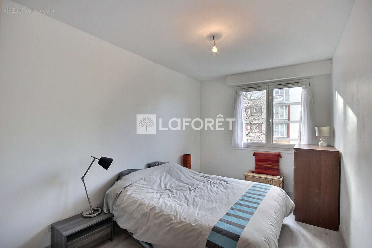 Appartement à COURBEVOIE