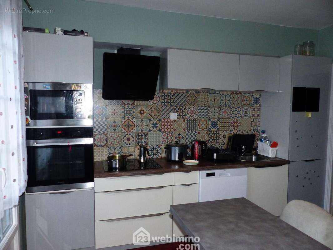 ...la cuisine aménagée et équipée. - Maison à BIHOREL