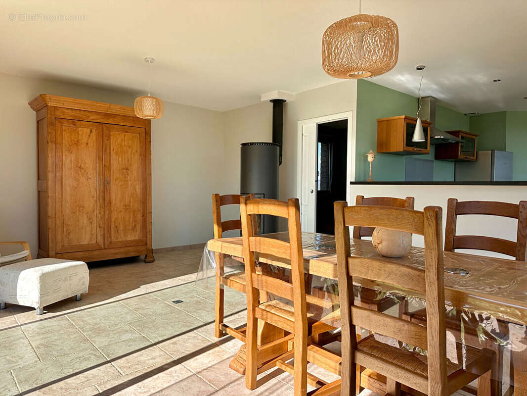 Maison à SAINT-CYR-LE-CHATOUX