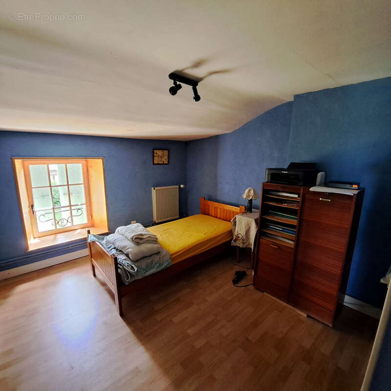 Maison charentaise de caractère   185 m2   5 à 6 chambres   Jardin, garage et dépendance - photo 7