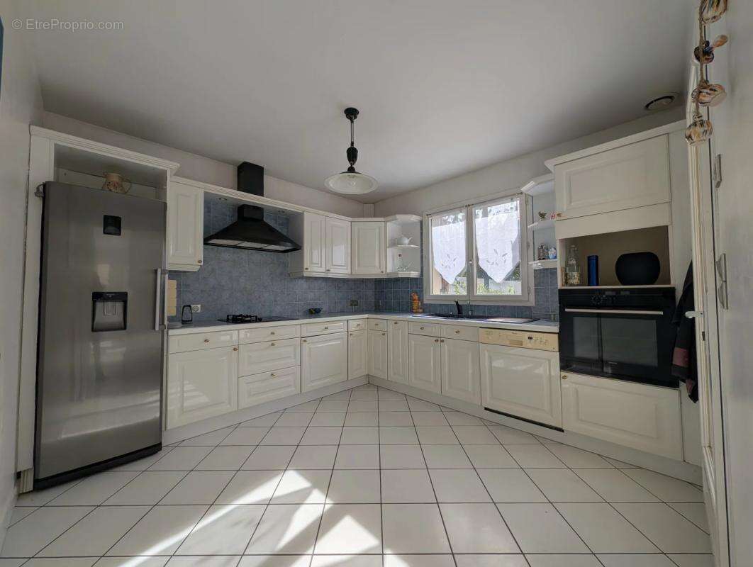 Maison à LES CLAYES-SOUS-BOIS