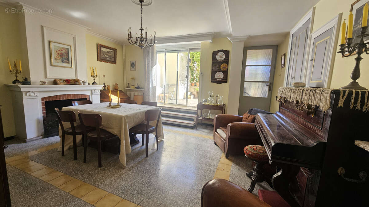 Maison à VILLES-SUR-AUZON