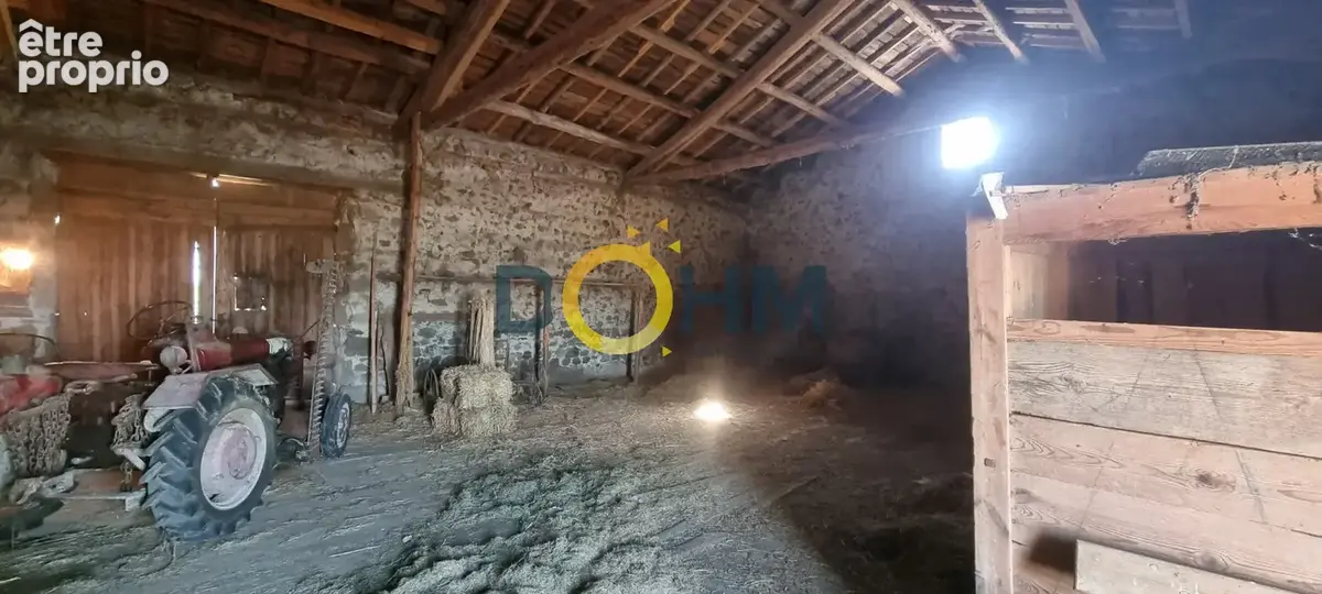 Corps de ferme avec 4 715 m2 de terrain clos, vue panoramique et plus de 480 m2 de dépendances - photo 13