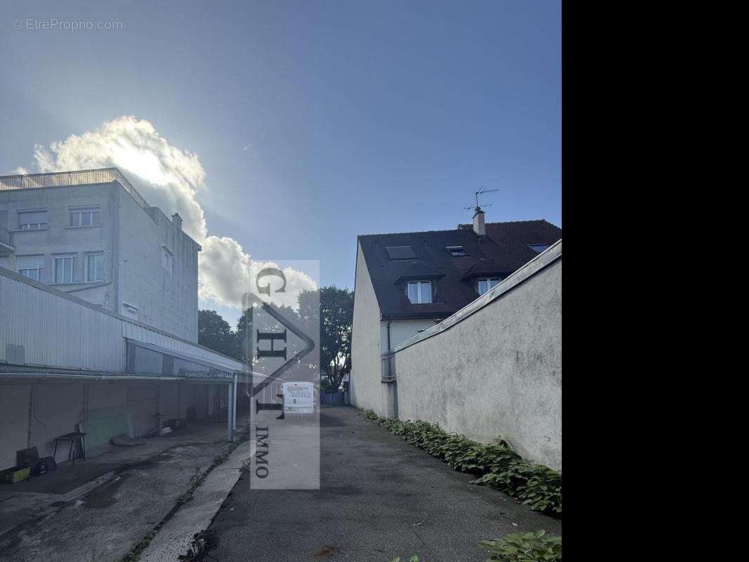 Commerce à ROMAINVILLE