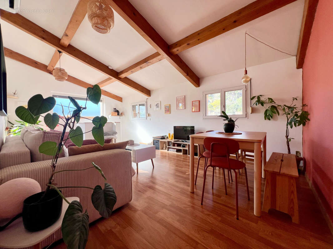 Appartement à AURIOL