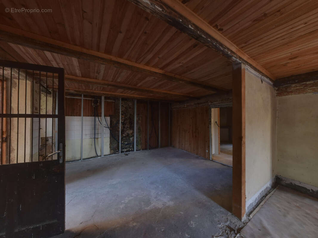 Maison à SAINT-FORTUNAT-SUR-EYRIEUX