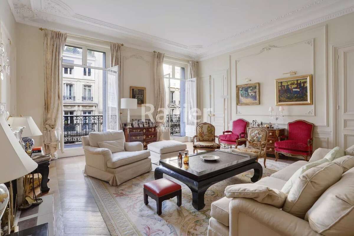 Appartement à PARIS-17E