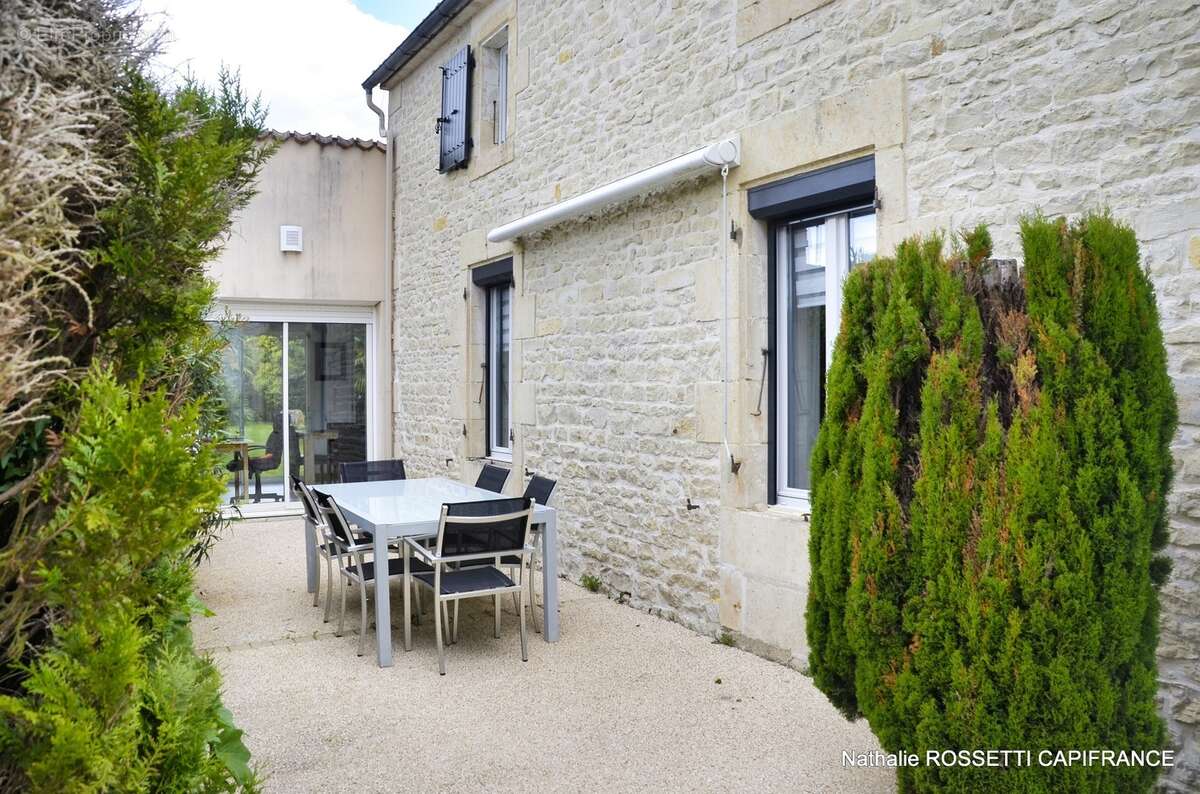 Maison à vendre 6 pièces LA GREVE SUR MIGNON (17)Maison de charme avec jardin paysagé et dépendance – 133 m² habitables sur 947  - photo 31