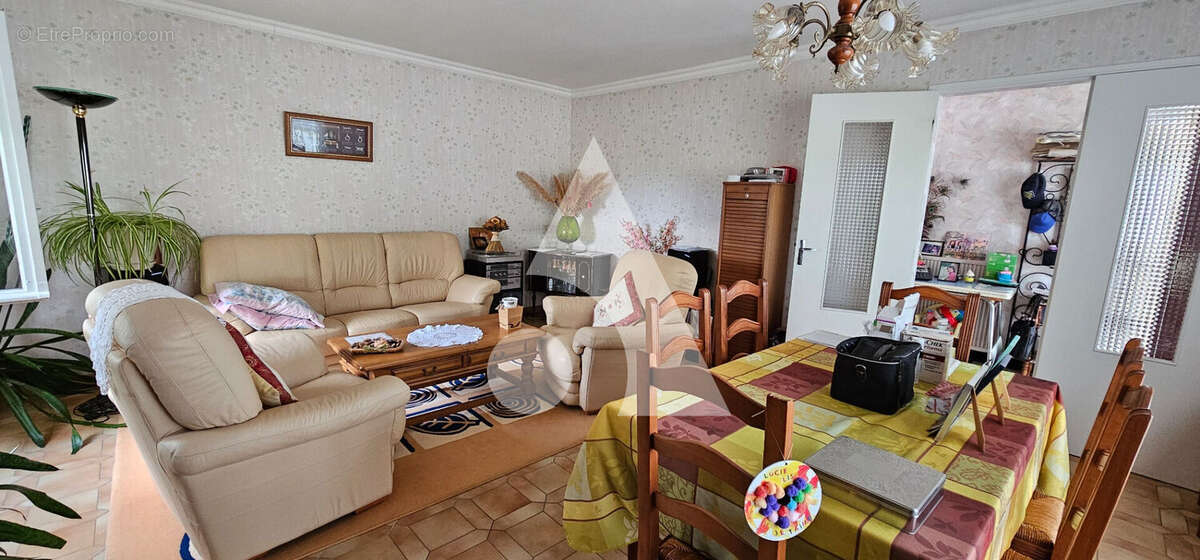 Maison à CHAILLEVETTE