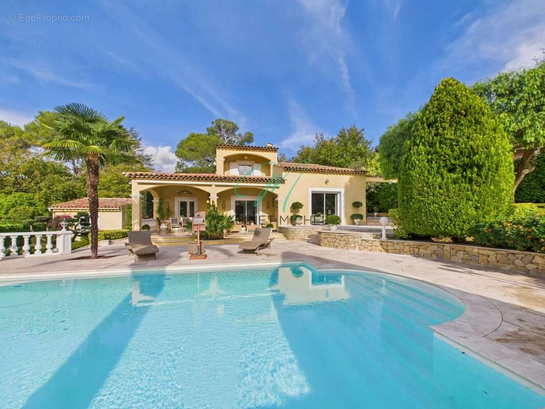 Maison à ROQUEFORT-LES-PINS