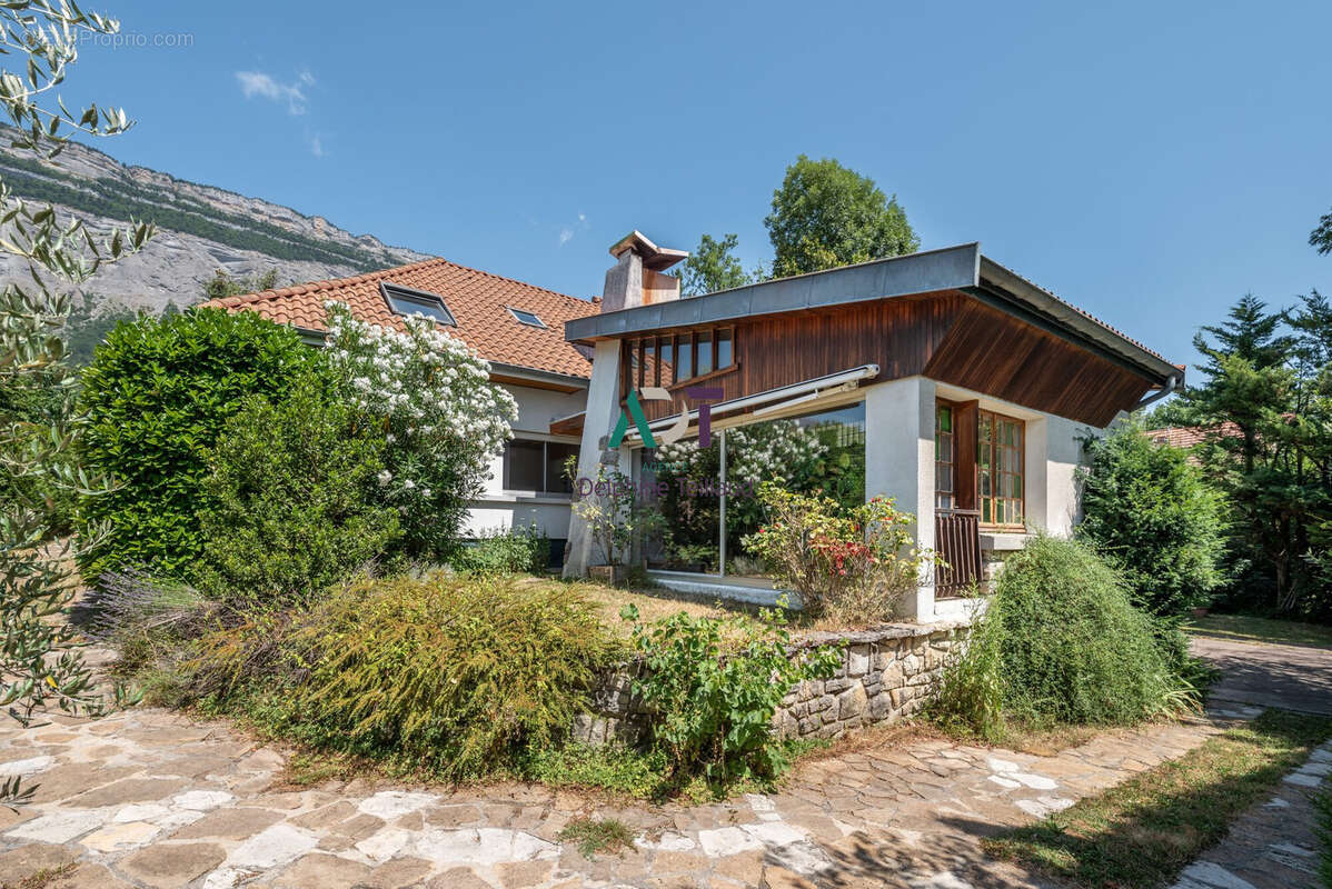 Maison à MEYLAN