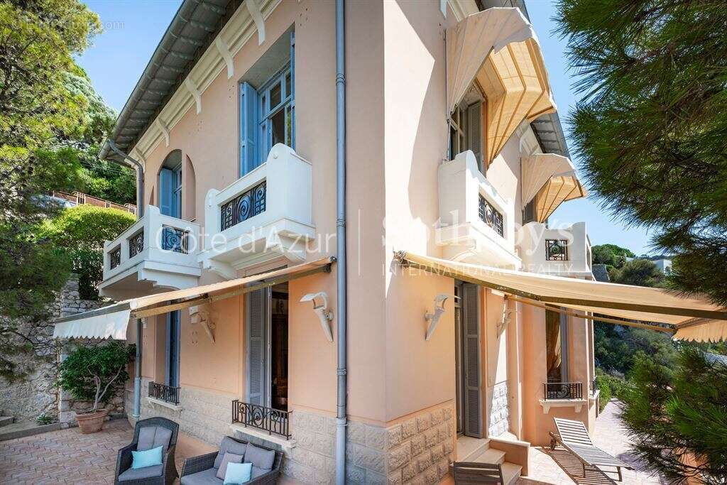 Cap de Nice, villa pieds dans l'eau de 229 m² avec accès direct à la mer et deux garages - photo 18