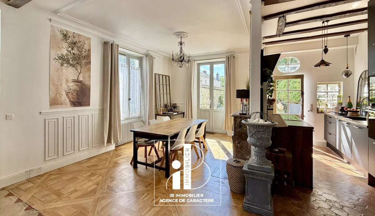 Maison à FONTAINEBLEAU