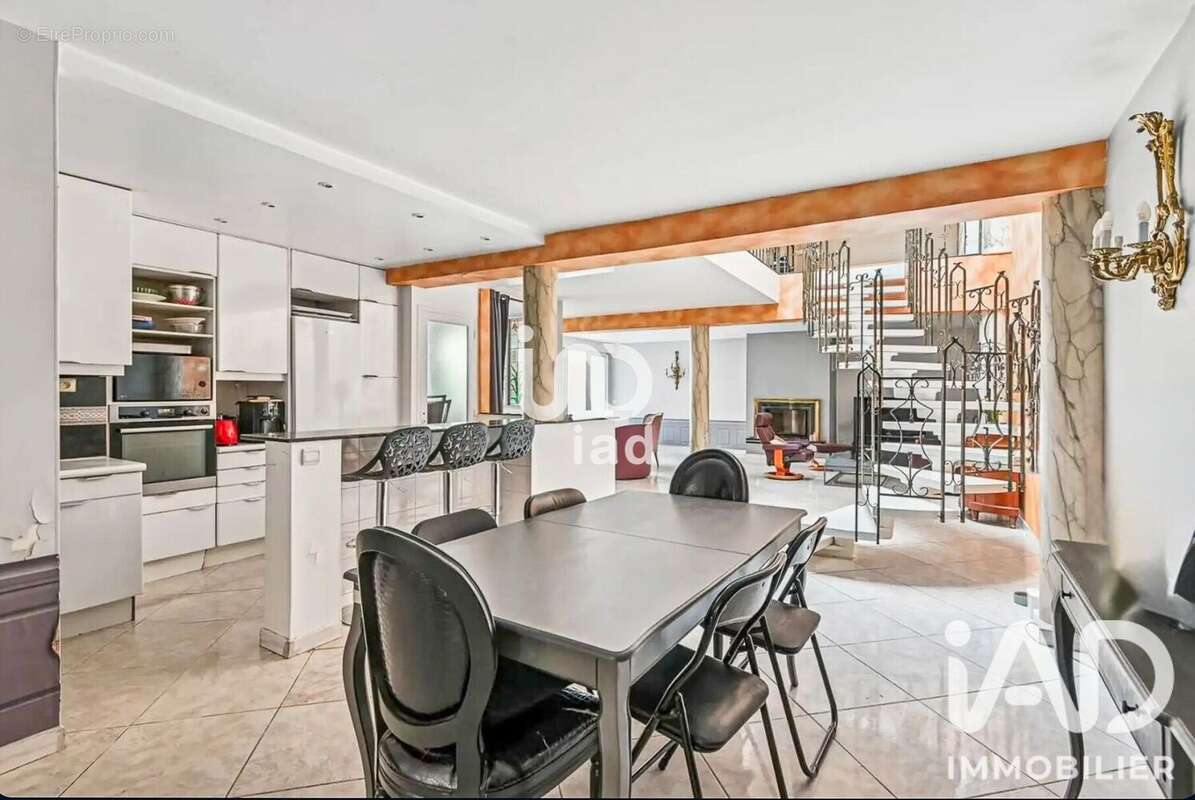 Appartement 247 m² à Clichy  - photo 8