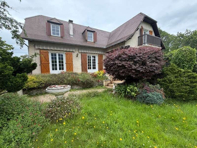 Maison à LESTELLE-BETHARRAM