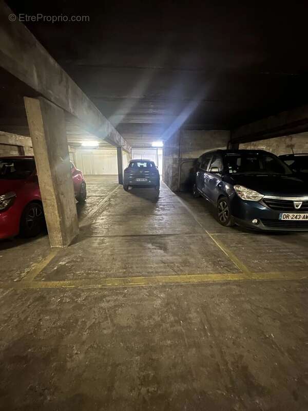 Parking à PARIS-19E