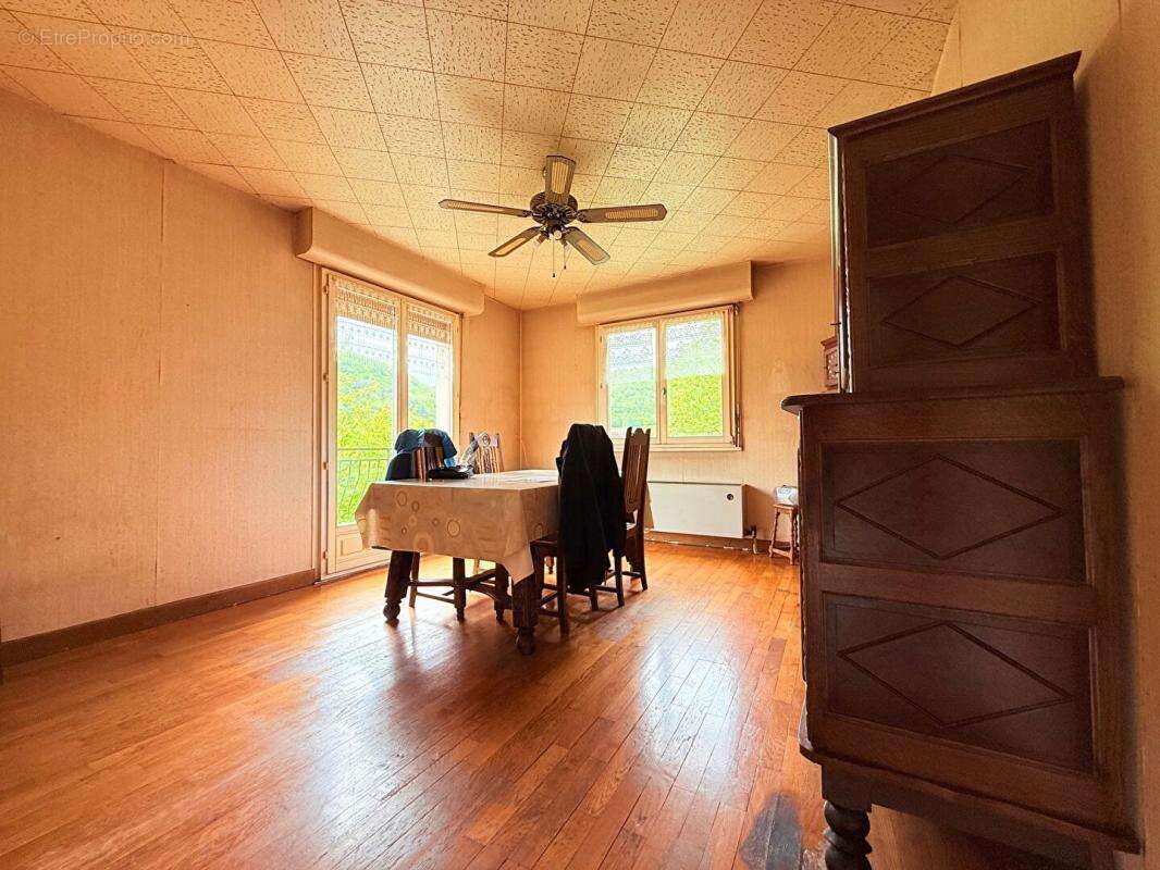 Maison à MONTGESOYE