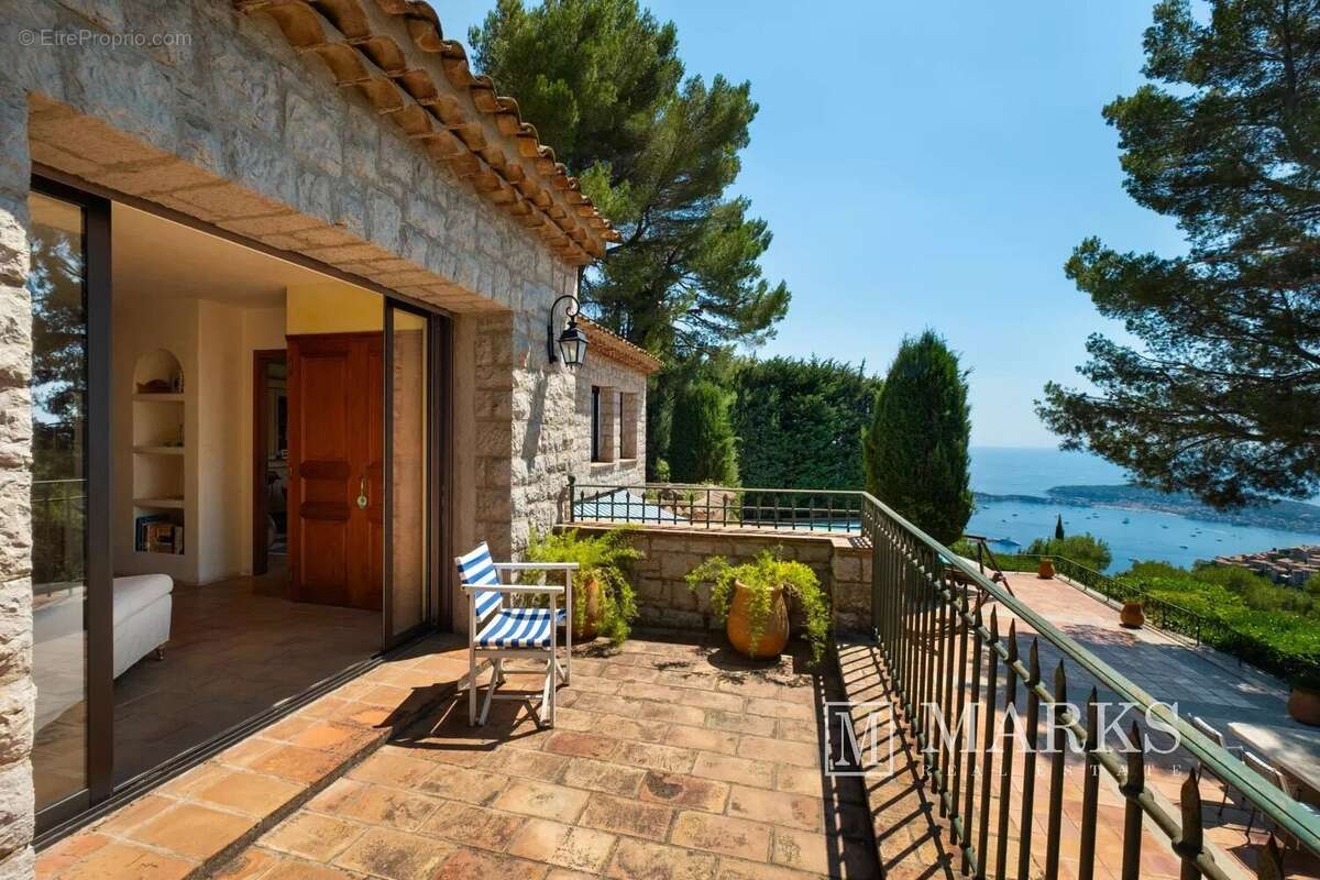 Maison à EZE